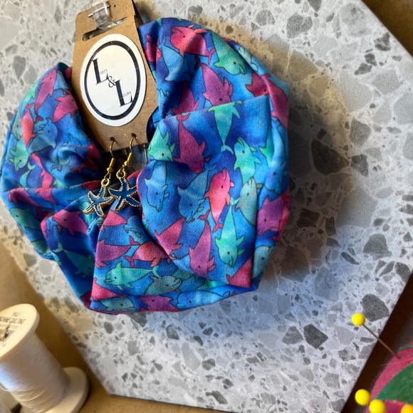 Handmade Blue and Pink Dolphins Scrunchie with Starfish Earrings - Picture 4 of 9